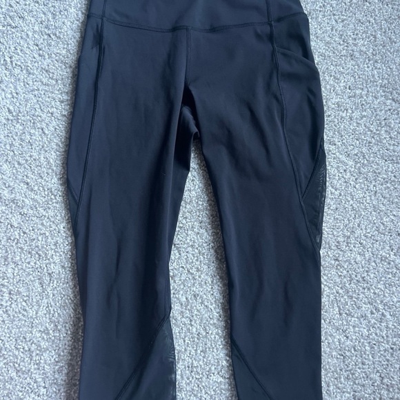 Lululemon Sweat Your Heart Out Crop (21")
Black - Picture 1 of 3